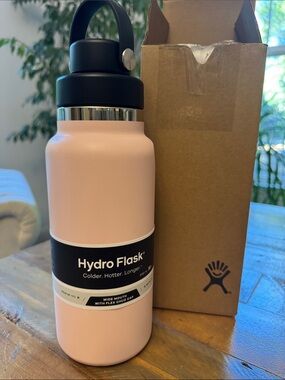 Hydroflask hydro flask 32 oz flex chug cap. Stainless steel leak proof BPA free